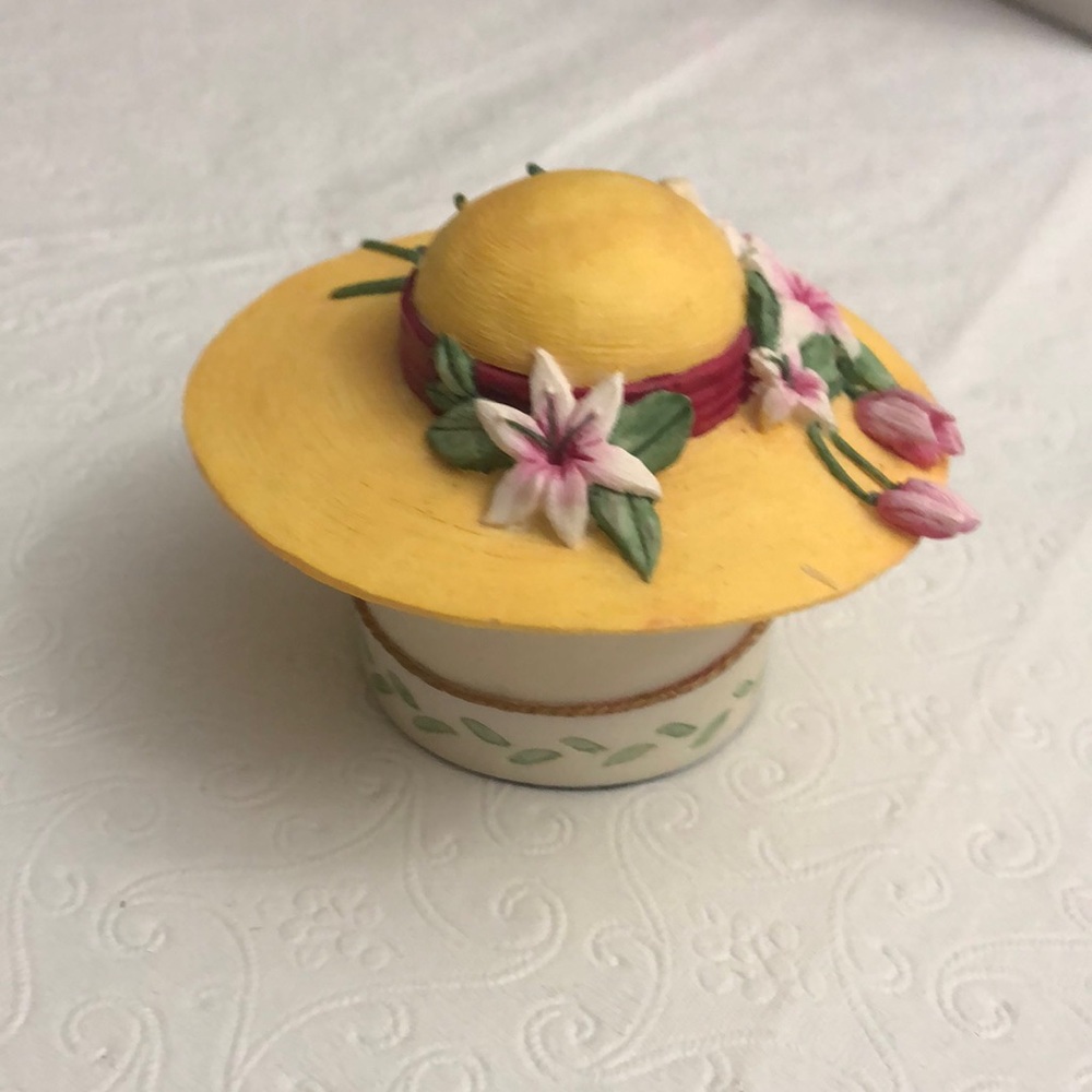 Mini ladies willow hall decorative box